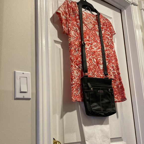 Relativity Red White Black Tan Floral V-Neck Cap Sleeve Top - Sz S - Picture 6 of 7